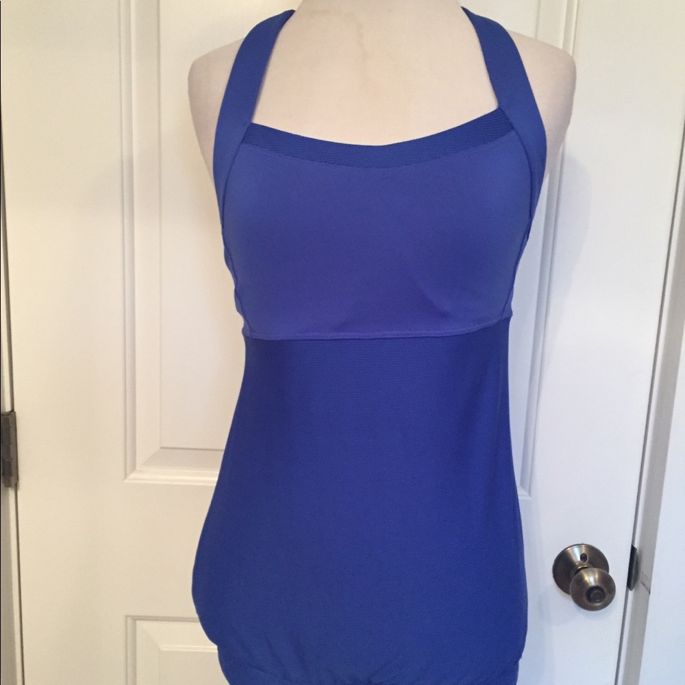 ATHLETA TANK TOP BLUE FITNESS ACTIVE CRISS CROSS SIZE XS Built in Bra